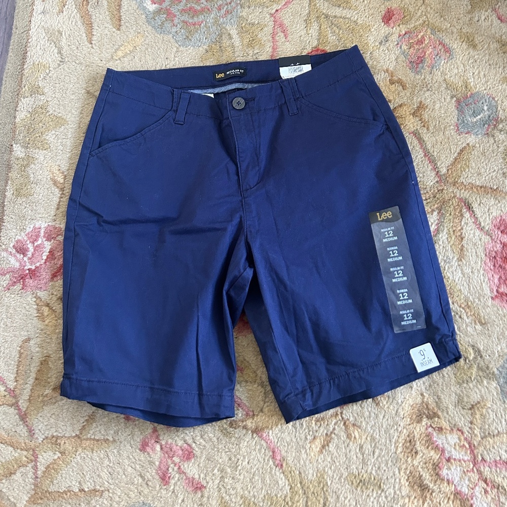 NWT Lee Women’s Chino Bermuda Shorts – Size 12, Navy